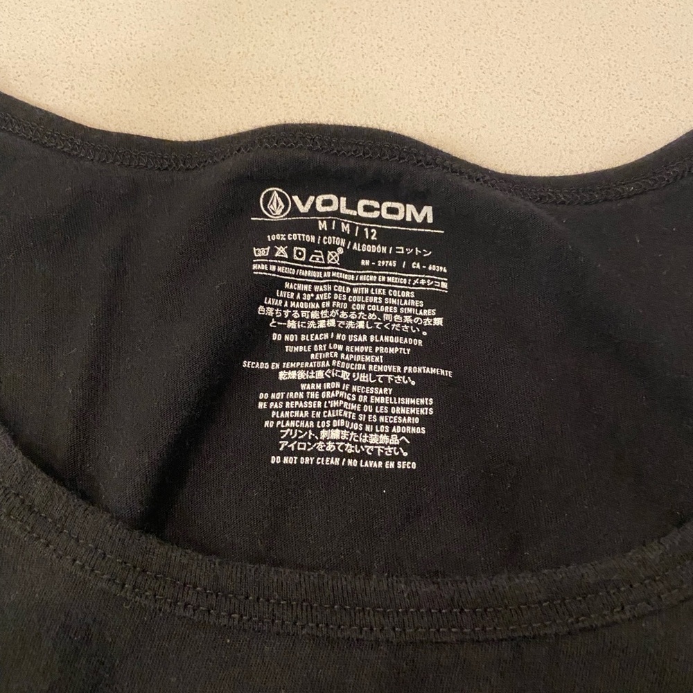 Volcom tank - Picture 3 of 3